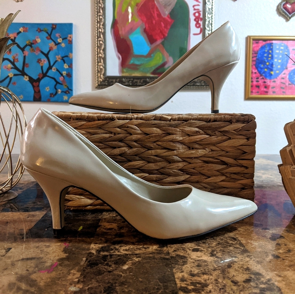 Cato size 8 nude pumps